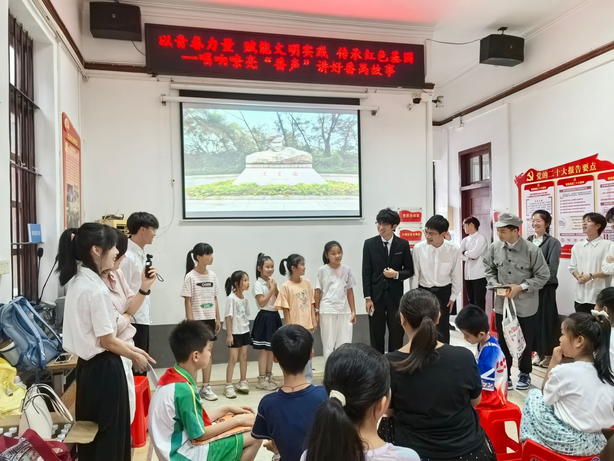 做爱视频
青年理论宣讲团走进沙湾街沙湾社区